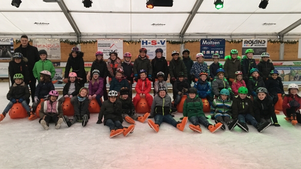 Dezember 2019 - Eislaufen der Klassen 1a und 4a
